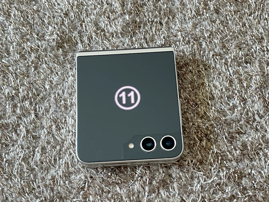 마르지엘라 에디션 한정판 명품 휴대폰 삼성 Z플럽5 512GB 풀세트 팝니다.