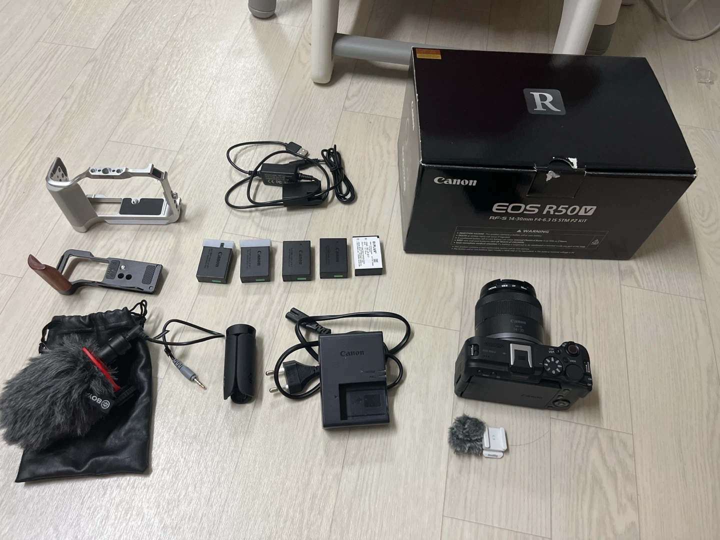 캐논 EOS R50v 풀박스 + 악세사리 다수