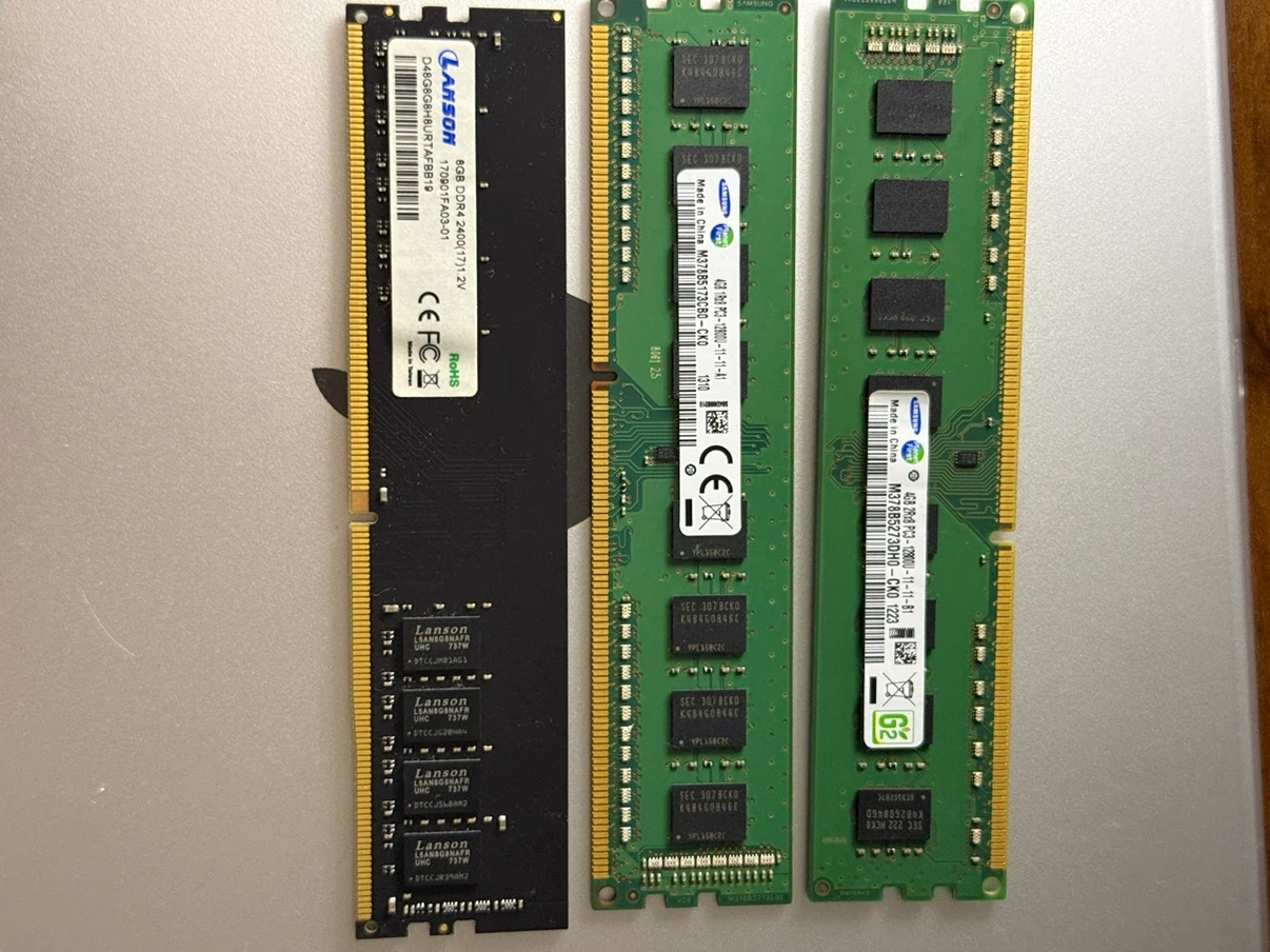 LANSAM DDR4 8GB 램
