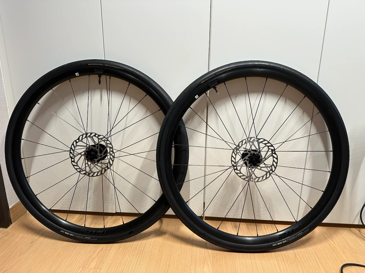 자이언트 px2휠셋에 GAVIA FONDO 2 튜블리스 타이어
