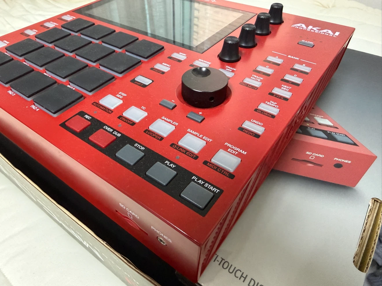 AKAI MPC ONE+ 레드
