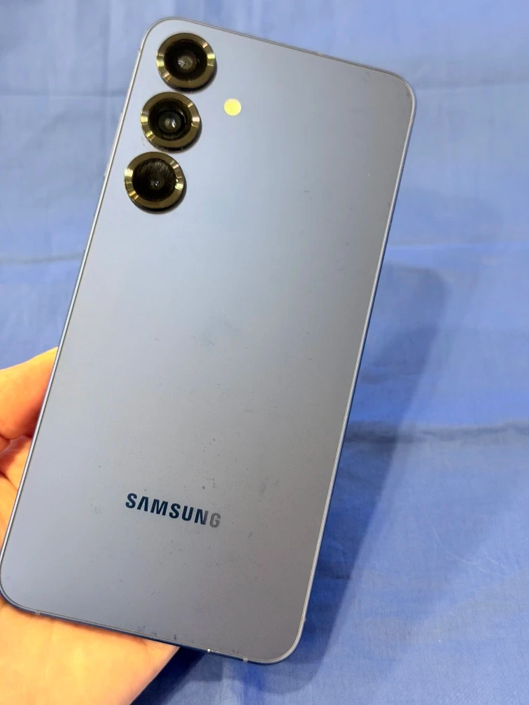 갤럭시S25플러스 512GB S급 핸드폰 팝니다(미사용 필름 케이스)