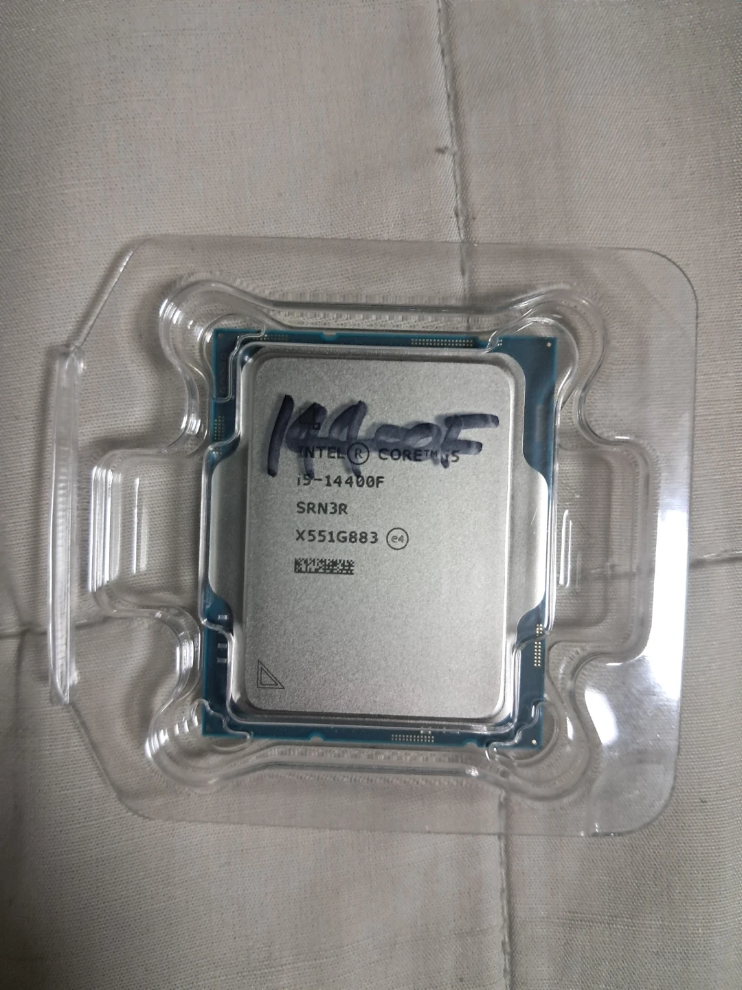 인텔 코어 i5-14400F CPU (1/2)