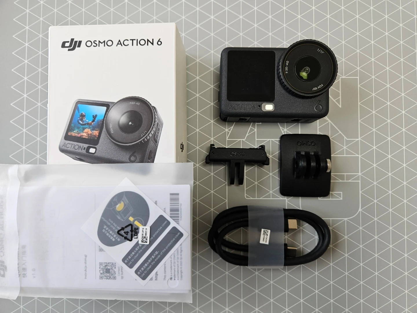 DJI 오즈모 액션6 액션캠 , 256메모리 카드, 기타 악세사리 일괄 판매