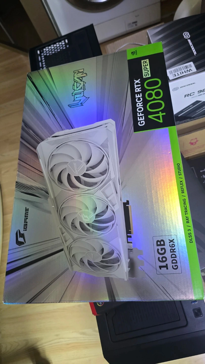 컬러풀 iGame RTX 4080 SUPER Vulcan W OC 16GB 화이트