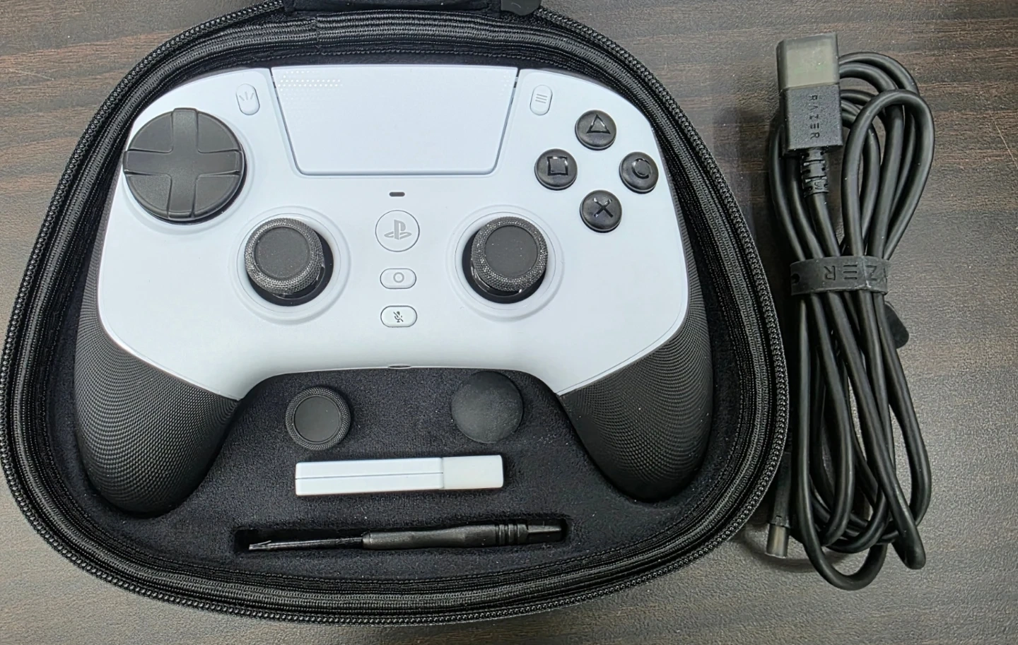 레이저 Raiju V3 Pro 화이트 for PlayStation PS5/PC RZ06-05580200-R3UA