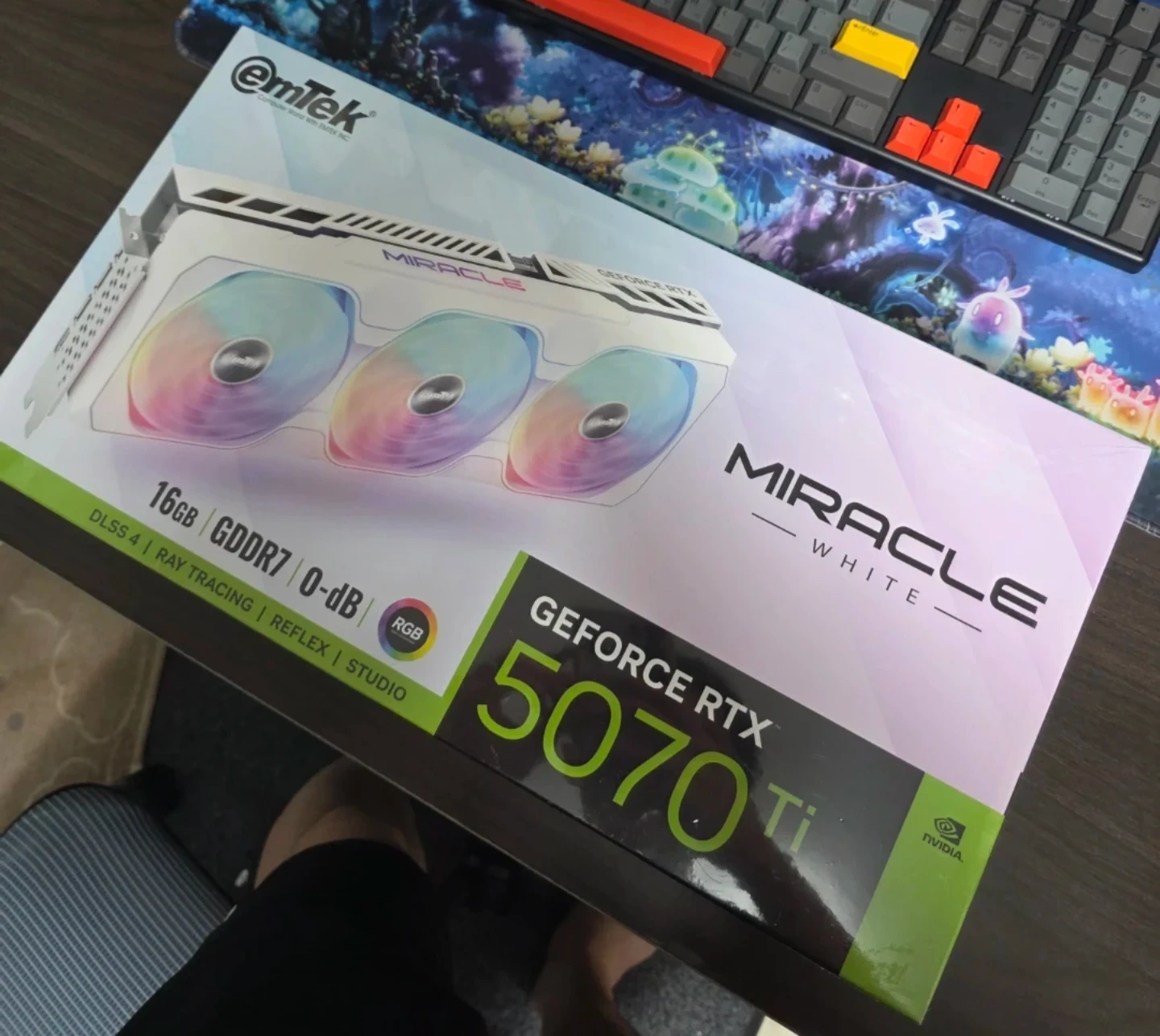 이엠텍 RTX 5070Ti 미라클 화이트 미개벙 26년 4월 제품