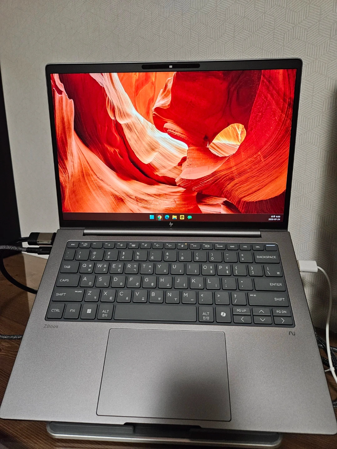 HP ZBook AMD 375 / 890M / 64GB / 1TB / 14인치노트북