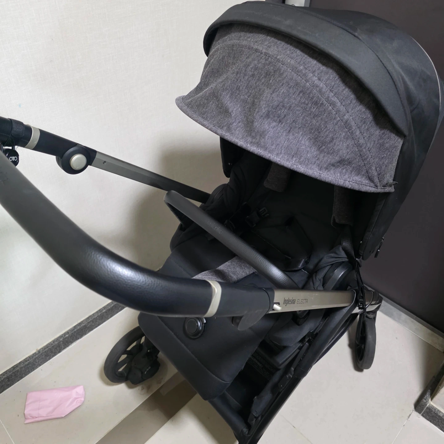 잉글레시나 일렉타 유모차 블랙
