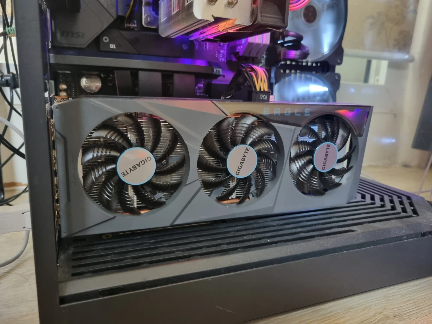 기가바이트 RX6600 8GB 그래픽카드 팝니다.