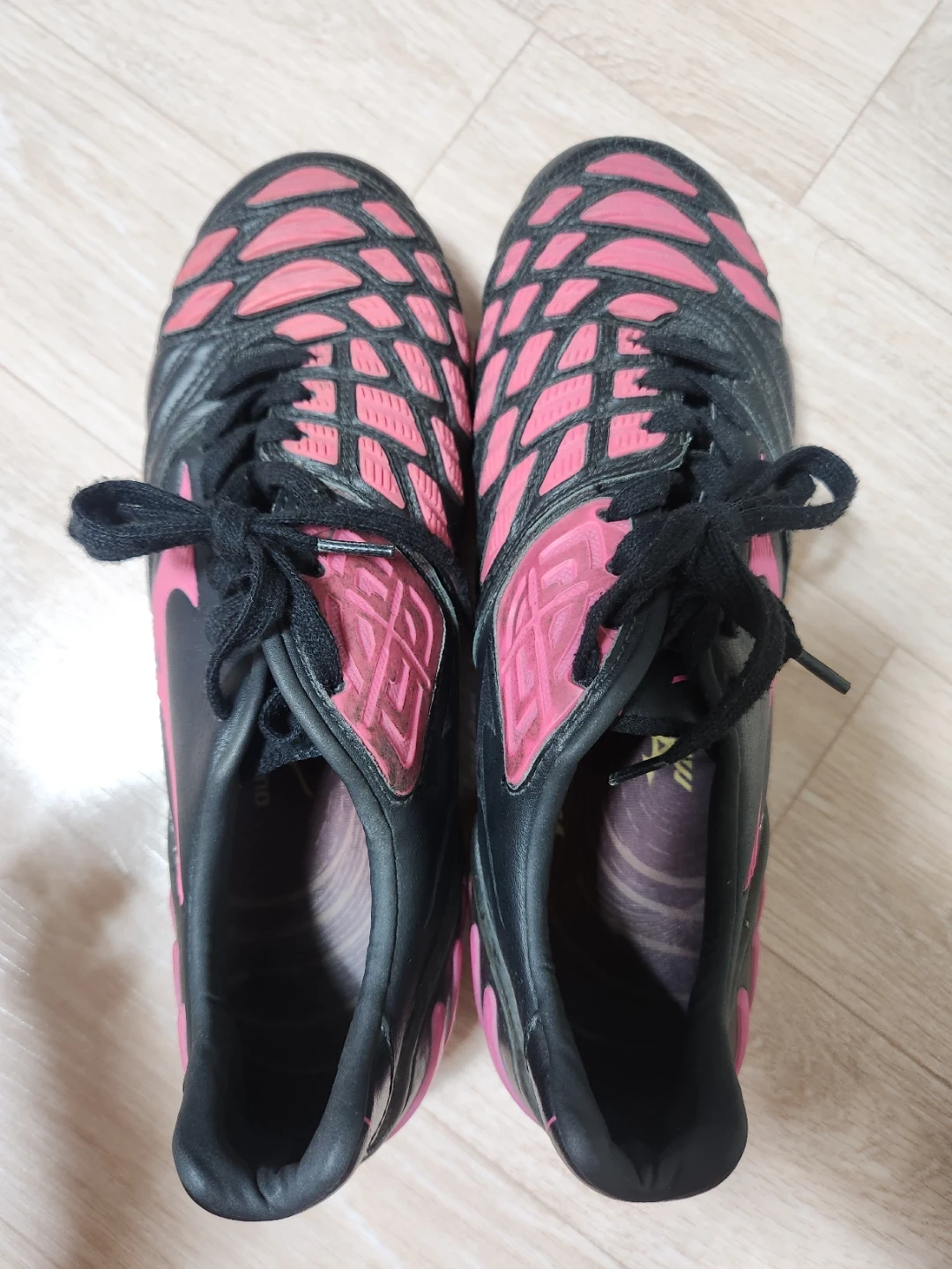 미즈노 축구화 웨이브 이그니터스 250mm 핑크/블랙