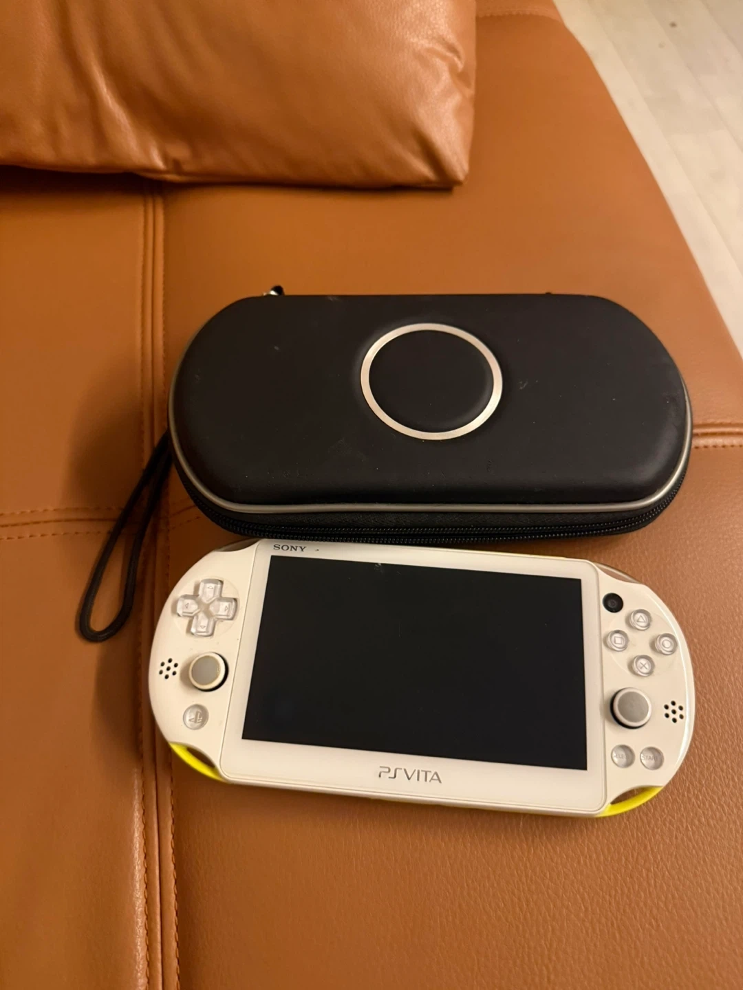 소니 PS Vita 2005 라임 Wi-Fi + 게임 5종