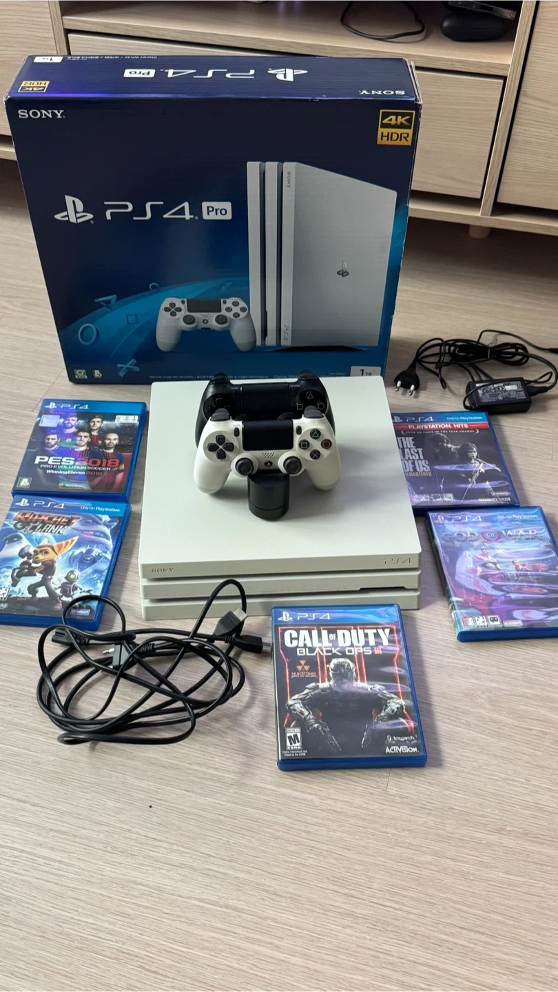 소니 PS4 Pro 1TB 화이트 듀얼쇼크 포함