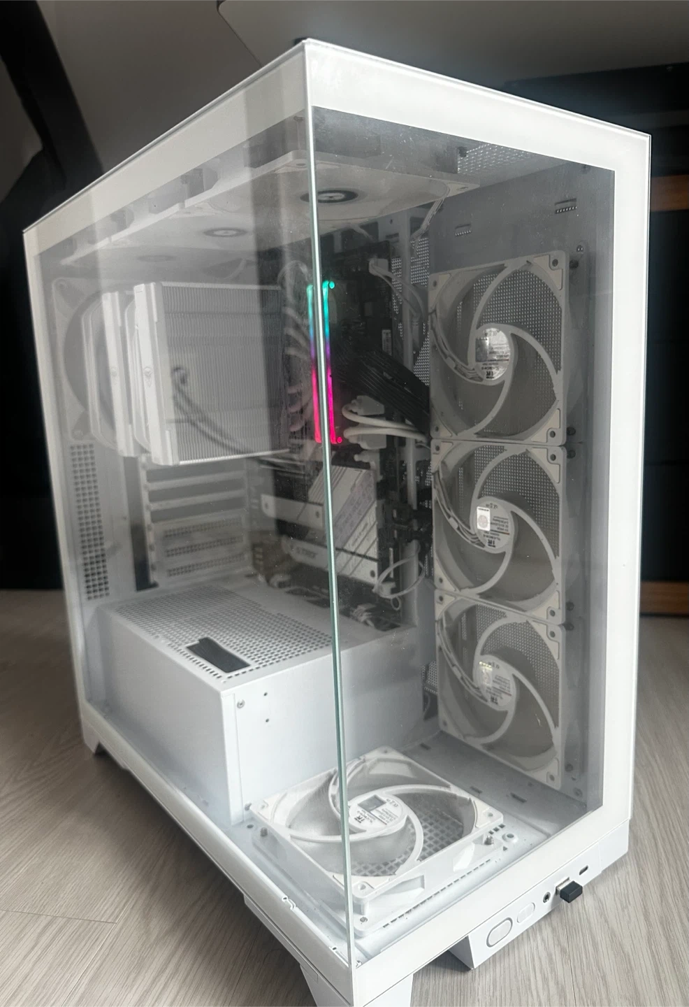 7800X3D 화이트 반본체 판매합니다.