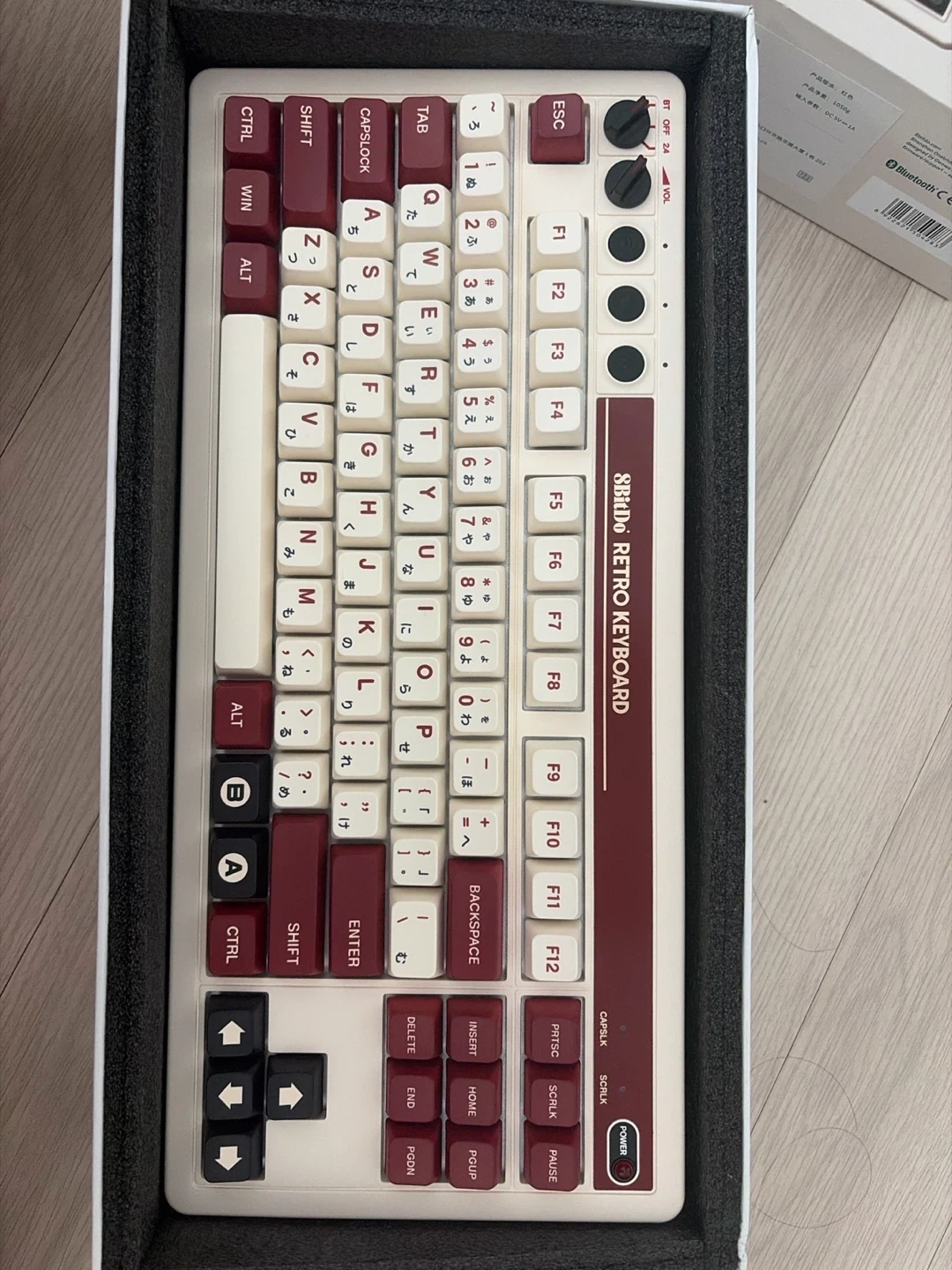 8bitdo 레트로 키보드 (화이트/버건디)
