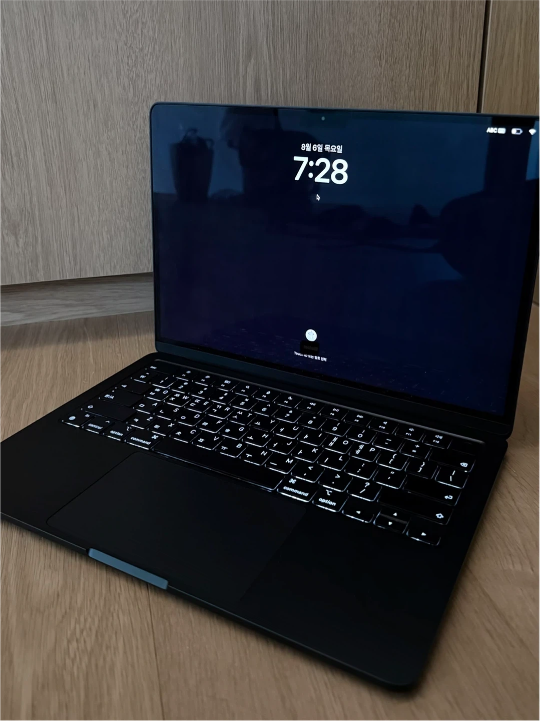 맥북 에어 M3 13인치 256GB 미드나이트 팝니다!
