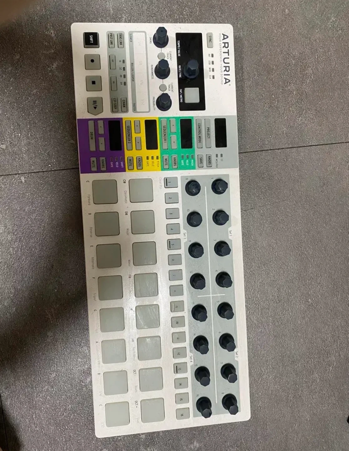 ARTURIA BeatStep Pro 컨트롤러