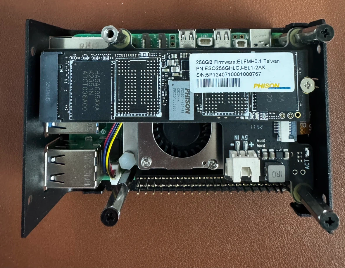 라즈베리파이 5 16GB RAM + 256GB NvME SSD
