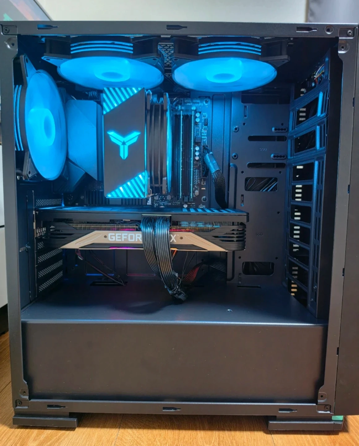 라이젠 5600X, RTX 3070, 램 32GB, 1TB 게이밍 PC 작업 본체 데스크탑 컴퓨터 팝니다.