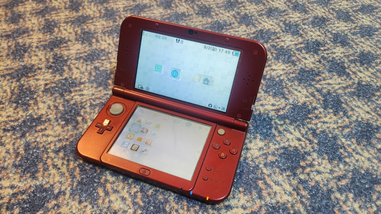 닌텐도 3DS XL 레드