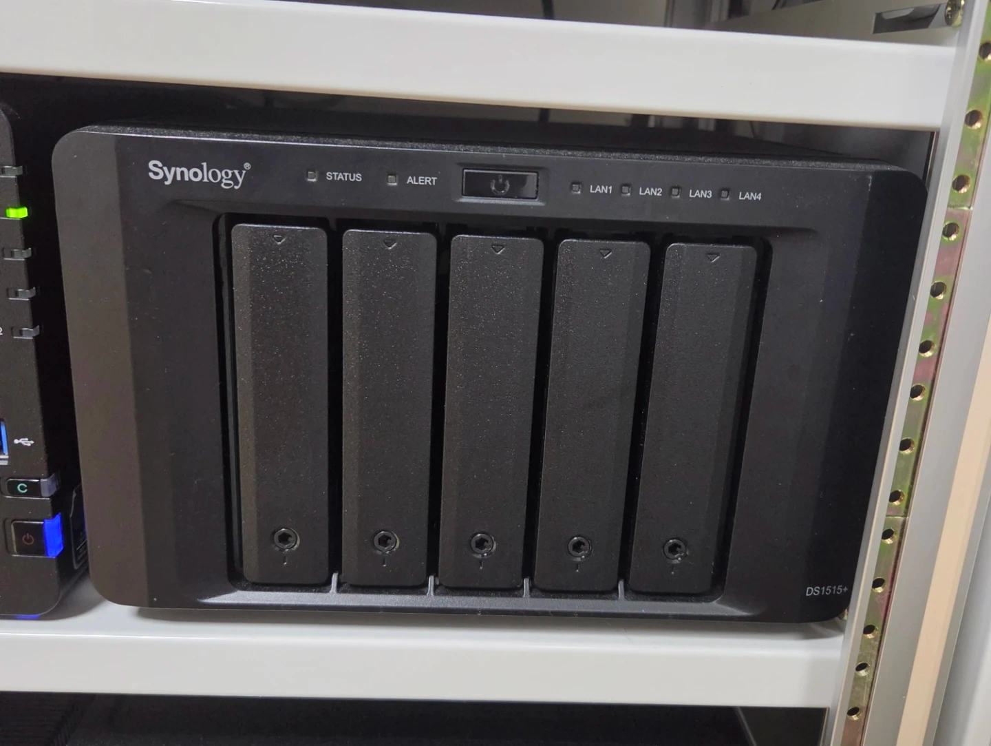 시놀로지 DS1515+ 5베이 NAS