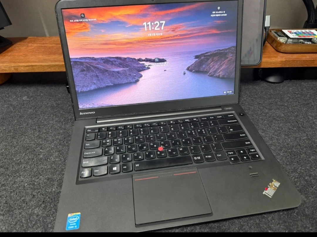 레노버 씽크패드 S440 i5 외관 A급 노트북 판매 (더 안내림)