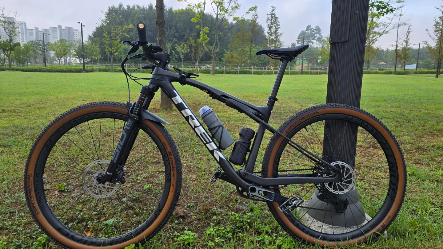 트렉 슈퍼칼리버 9.8gx 풀카본 MTB