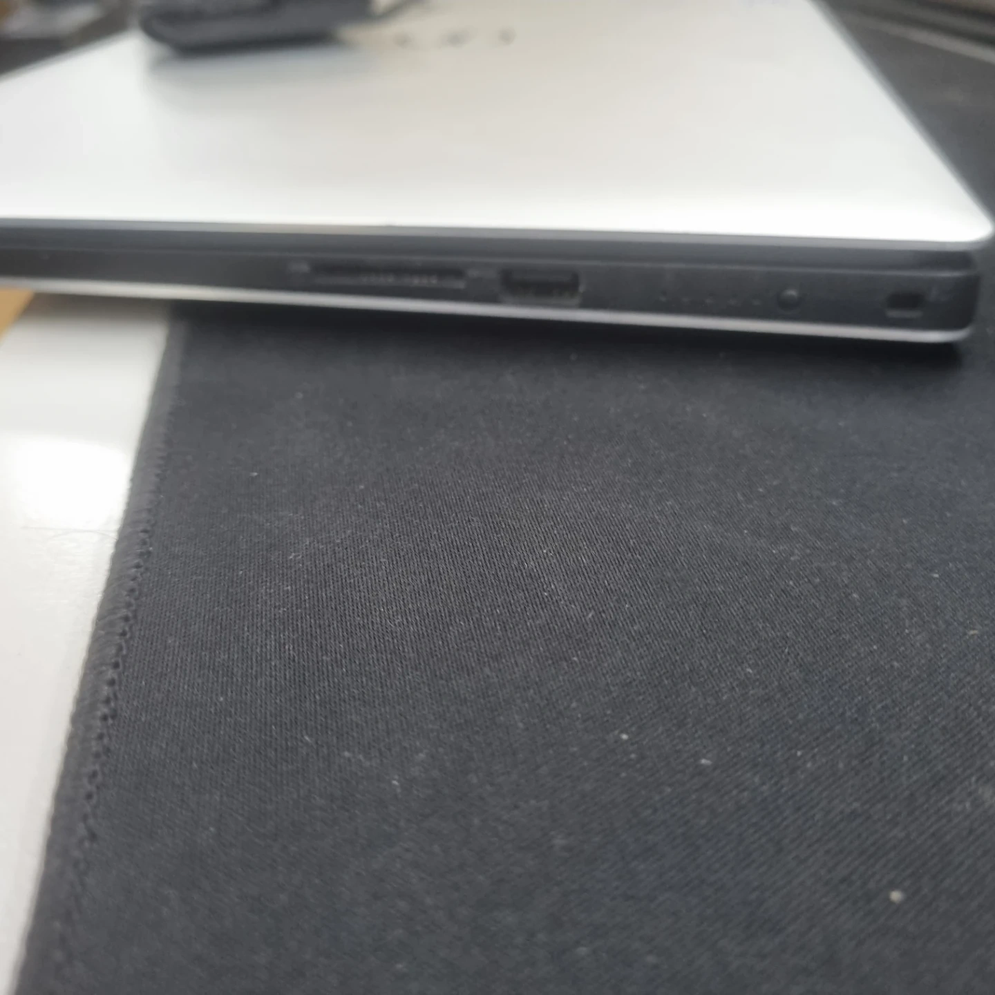 노트북 Dell XPS 15 9570 i7 16GB RAM 256g ssd 1050ti 배터리