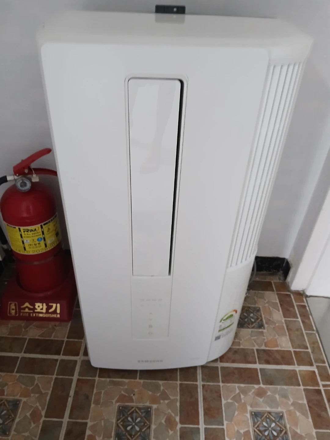 삼성 창문형 에어컨 AW05B5771BWA