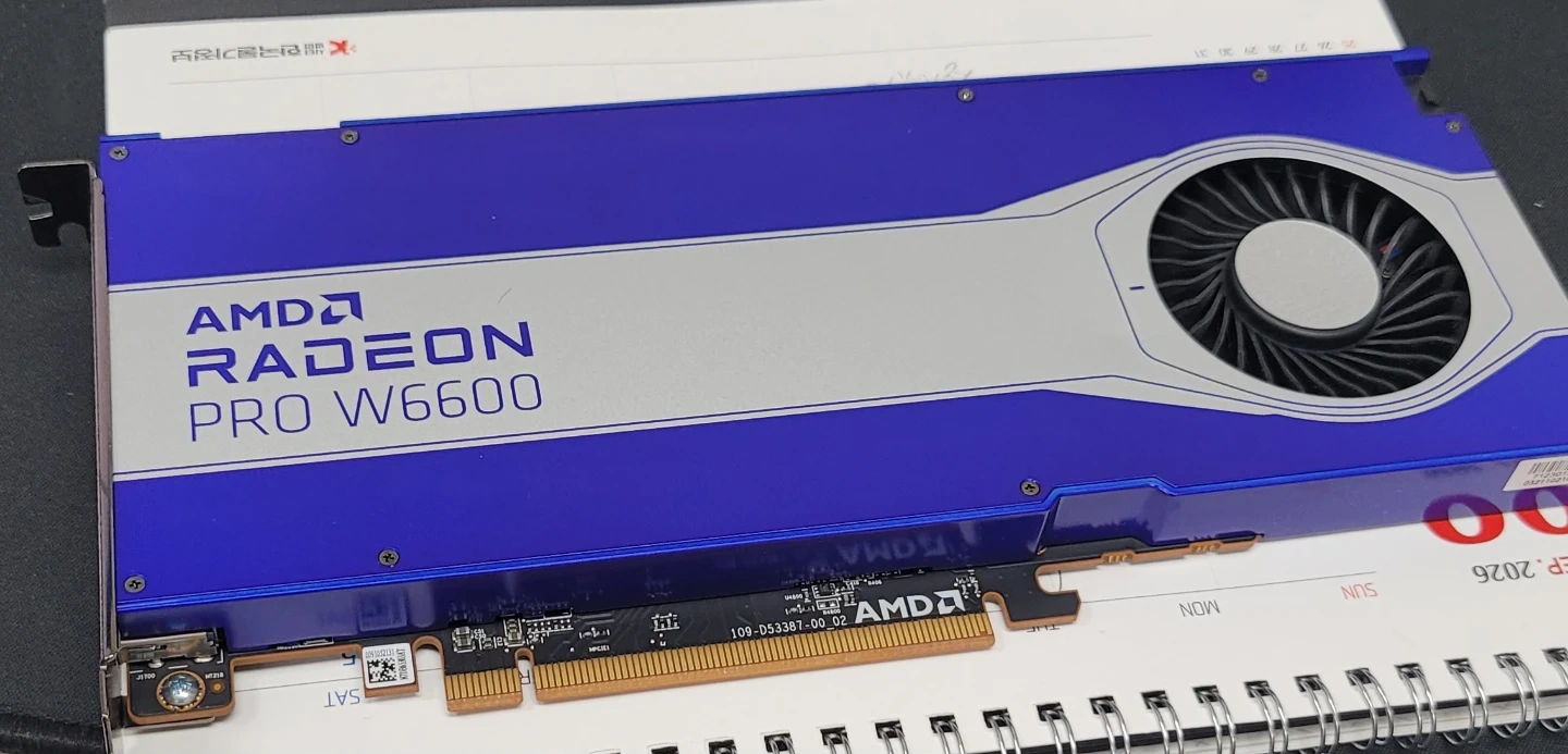 AMD 라데온 PRO W6600 그래픽카드