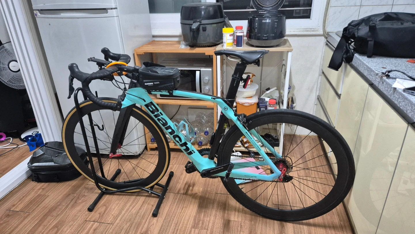 20년식 비앙키 xr4 로드자전거 판매합니다