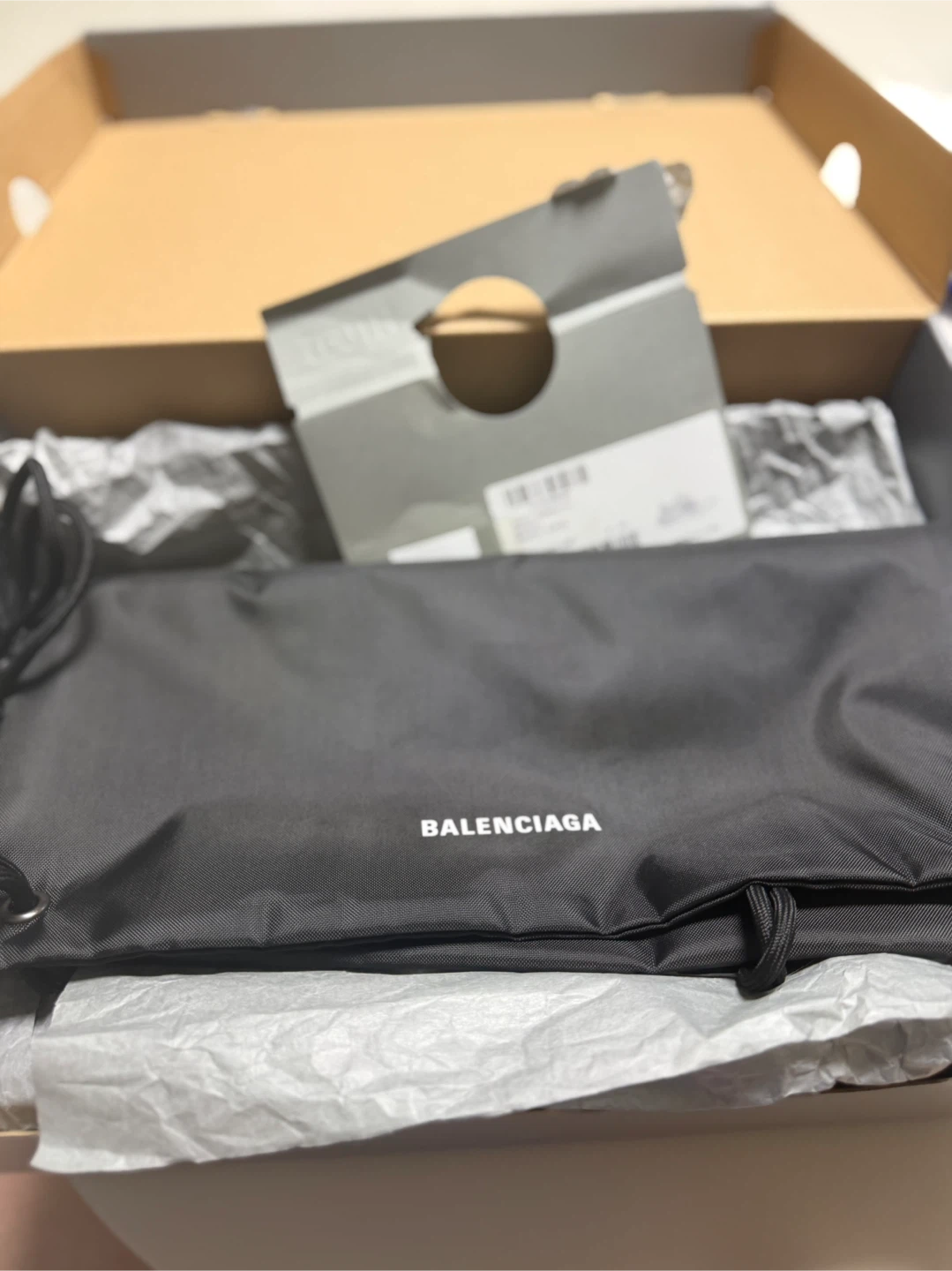 발렌시아가 먼데이 그레이컬러 41사이즈 | 남성패션/잡화 | 당근 중고거래