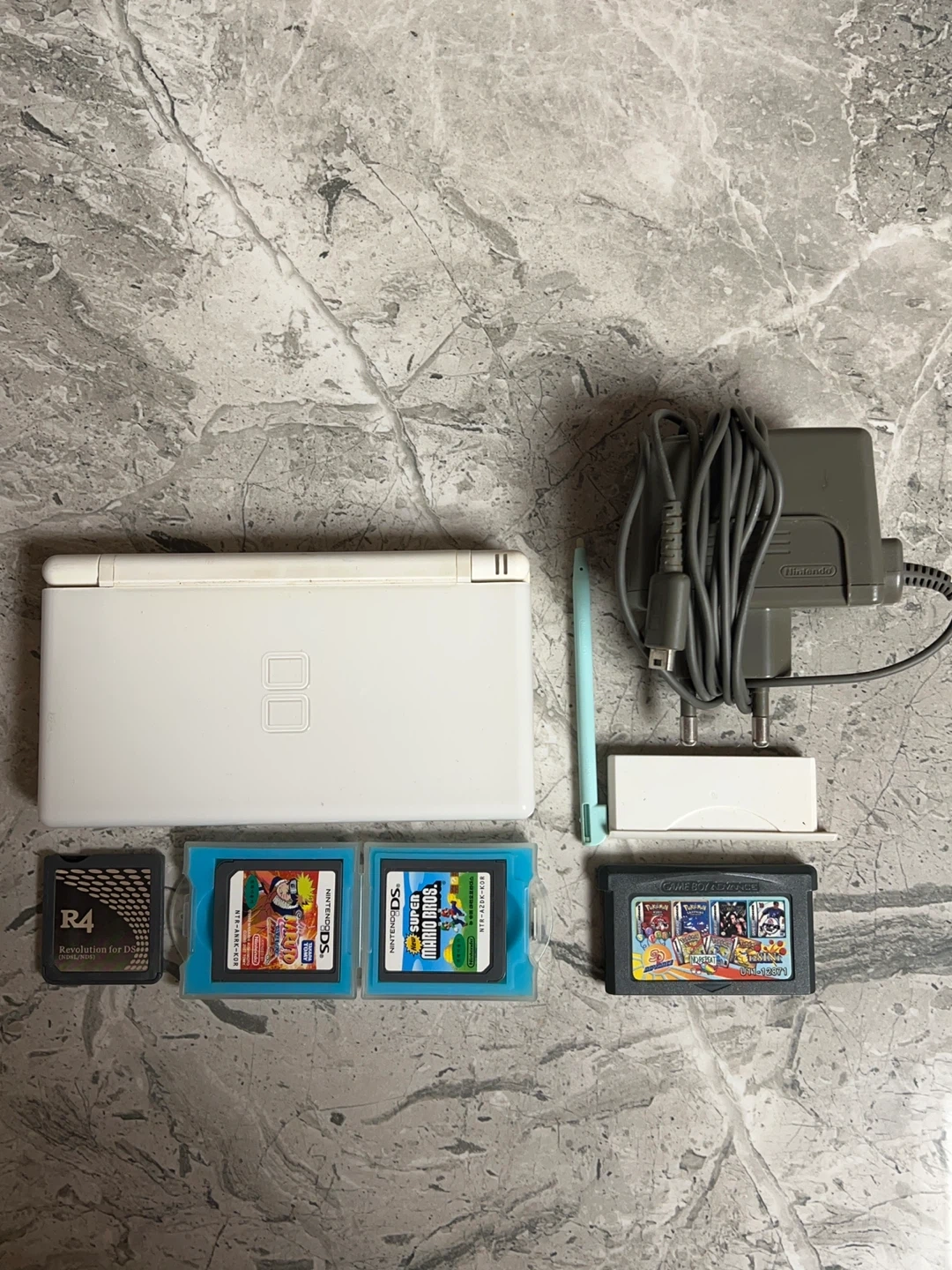 닌텐도 DS Lite 화이트 + 게임칩