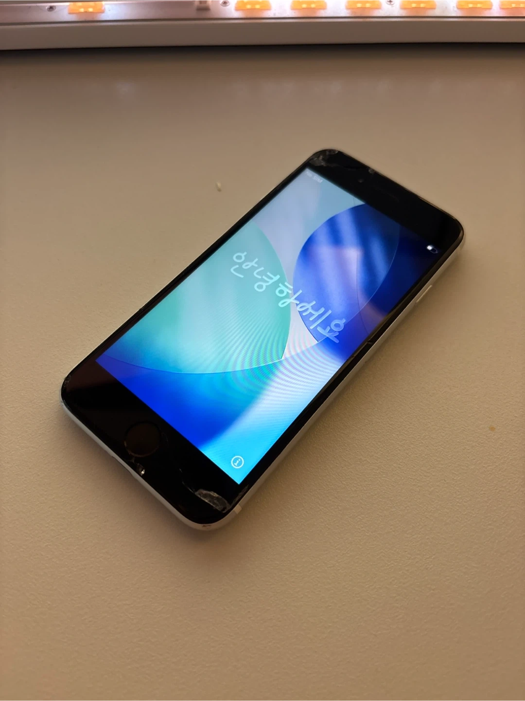 아이폰 SE2 64gb (화이트)