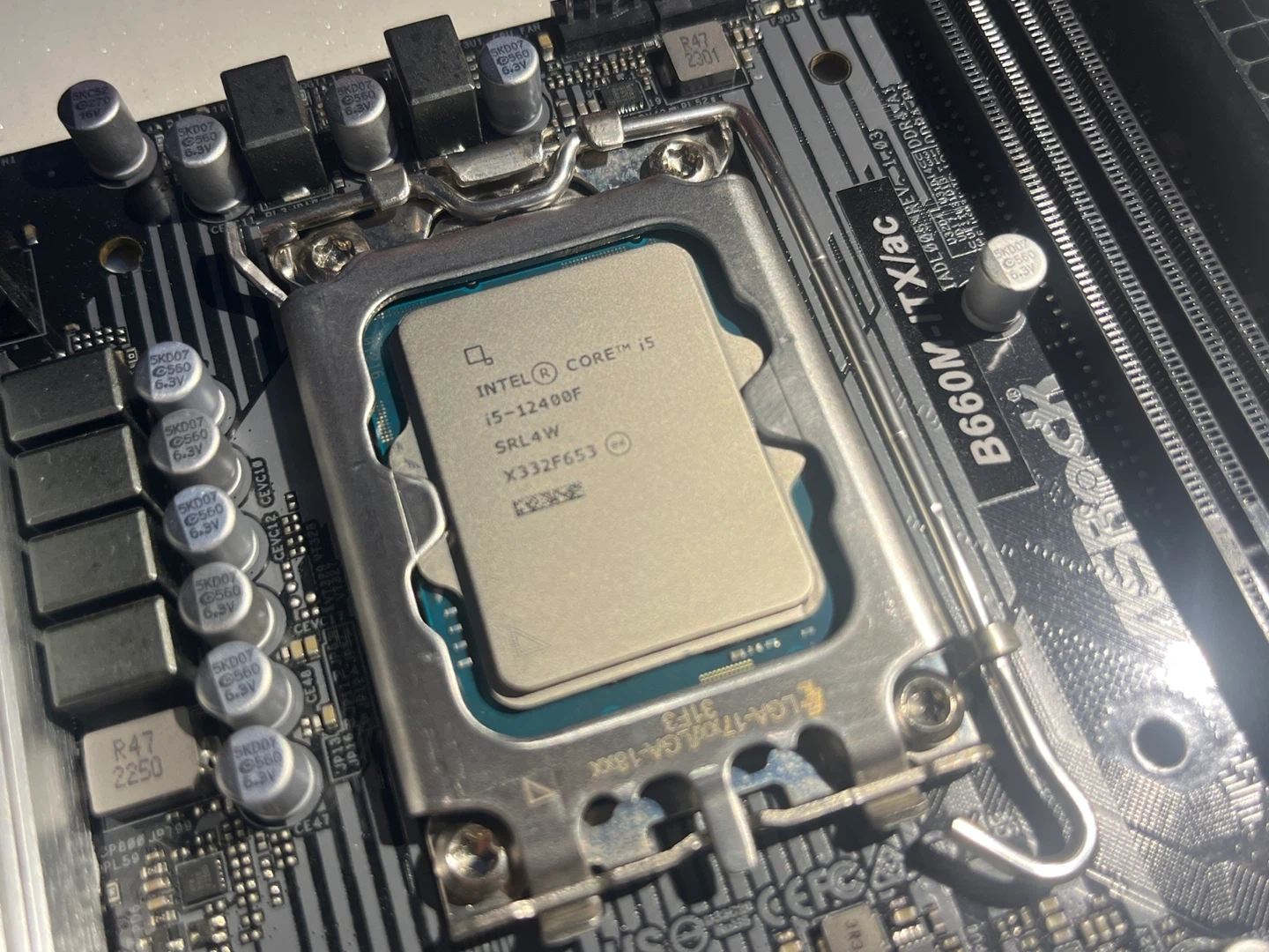 인텔 코어 i5-12400F CPU