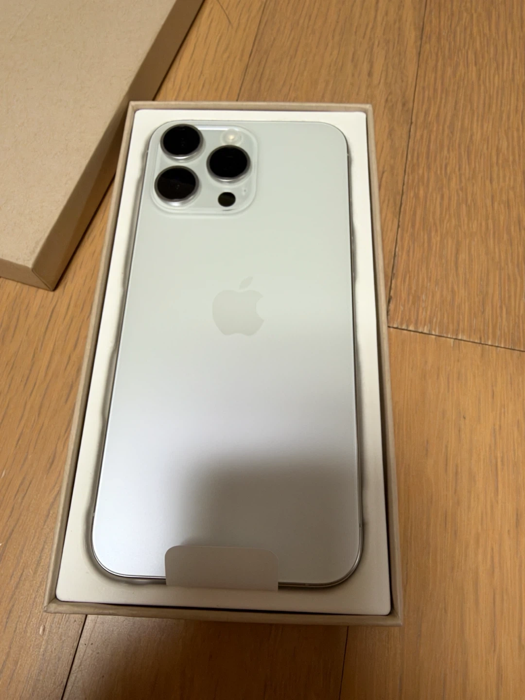 아이폰 15 프로 맥스 실버 256GB 팝니다