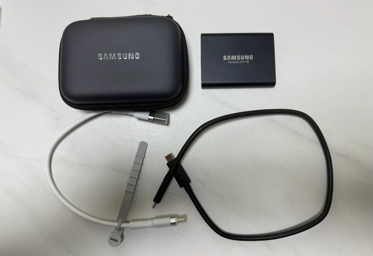 삼성 포터블 외장 SSD T5 2TB + 케이스 및 케이블