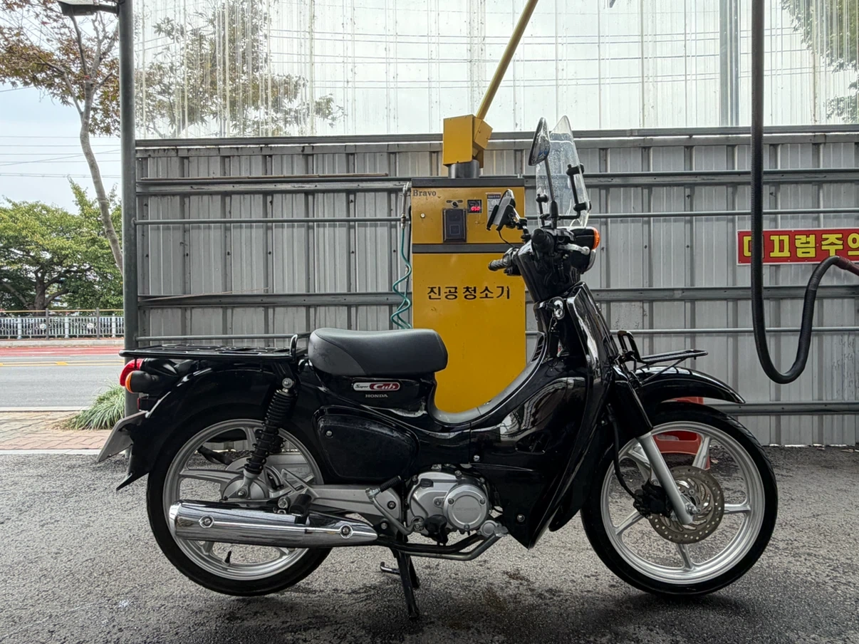 혼다 슈퍼커브110 블랙 23년식 5xxxkm