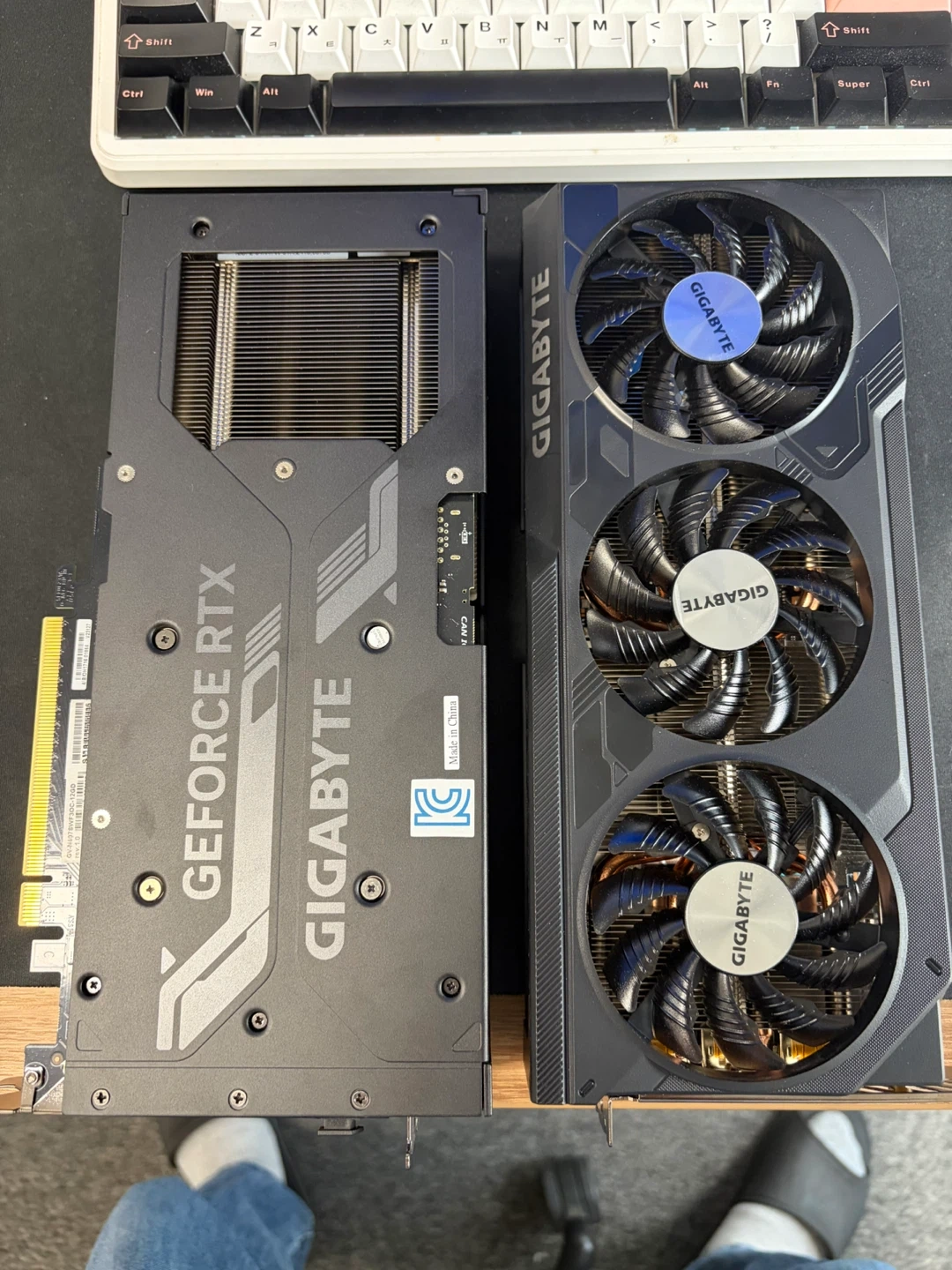 기가바이트 RTX 4070 SUPER 12G. 총 2개 보유