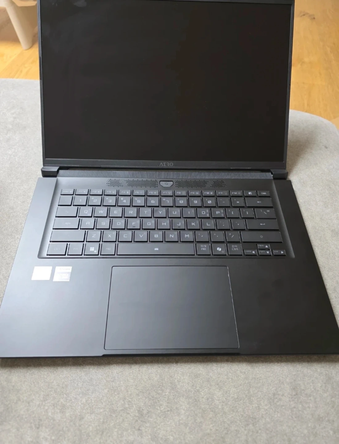 기가바이트 에어로 Ai 노트북 350chip / 5070 / 32gb / 1TB