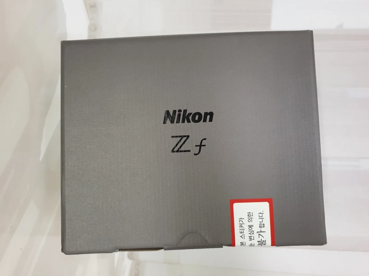 니콘 ZF 블랙
