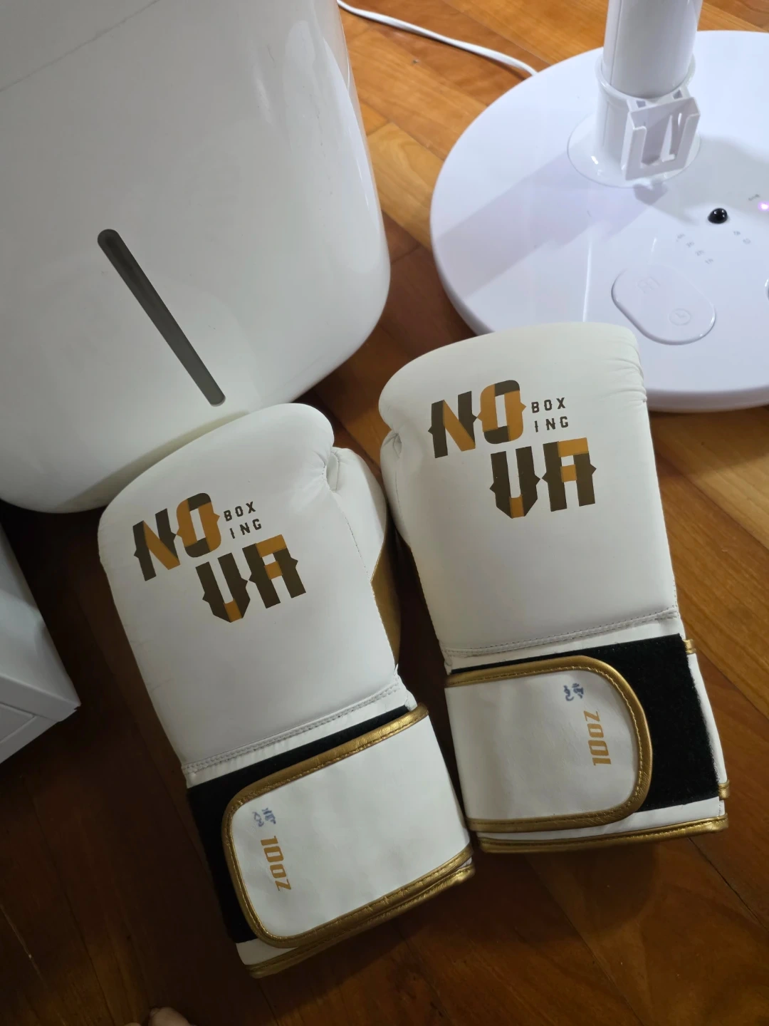 노바 복싱 글러브 화이트/골드 10OZ