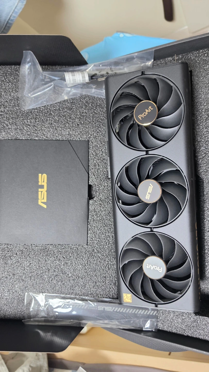 ASUS ProArt RTX 4070 Ti 그래픽카드