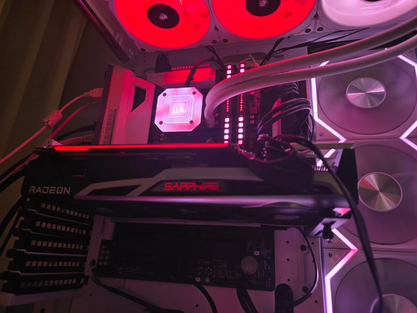 사파이어 RX 6900 XT (16GB) Nitro+