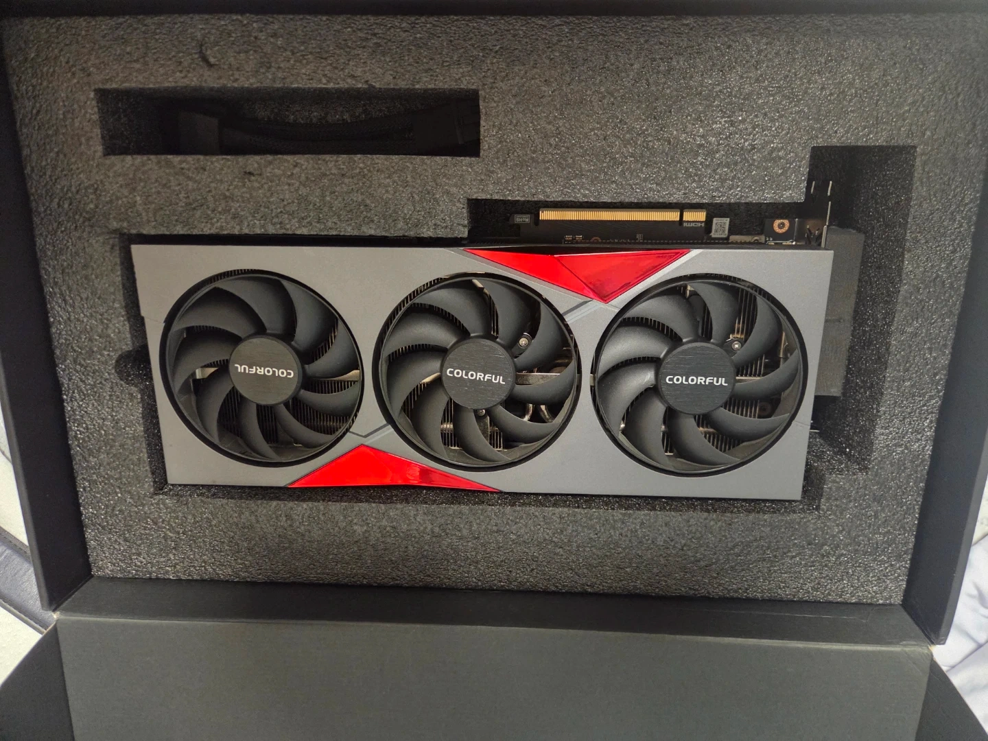 COLORFUL RTX 4070 Ti 그래픽카드