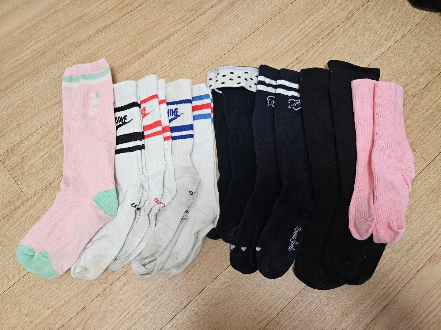 여아 양말 여러 켤레
