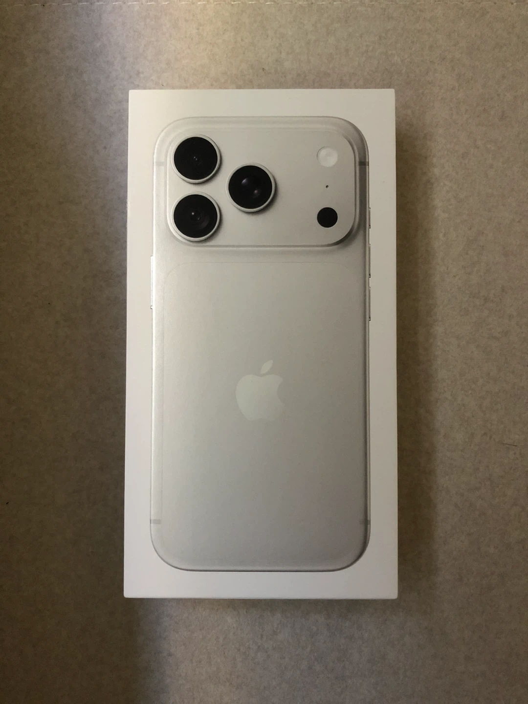 애플 아이폰 18 프로 실버 256GB 단순개봉 —-> 512GB 교환