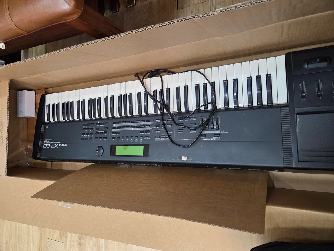 Roland XP-80 뮤직 워크스테이션