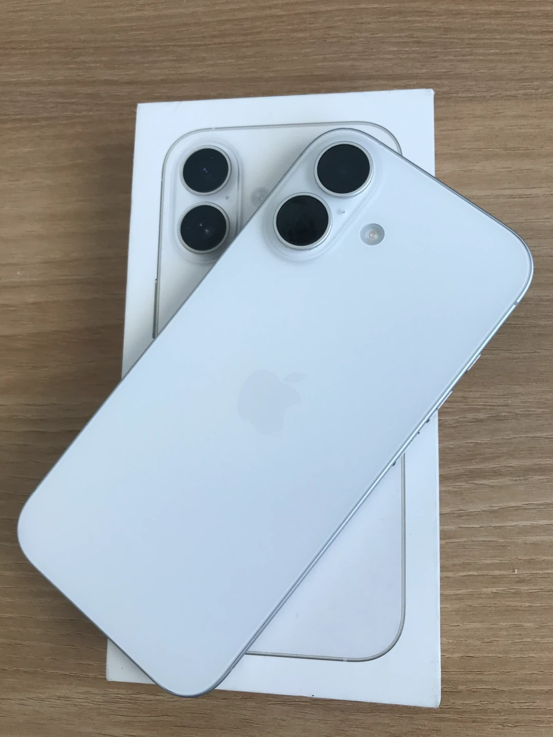 아이폰 17 화이트 256GB 풀박스 S급