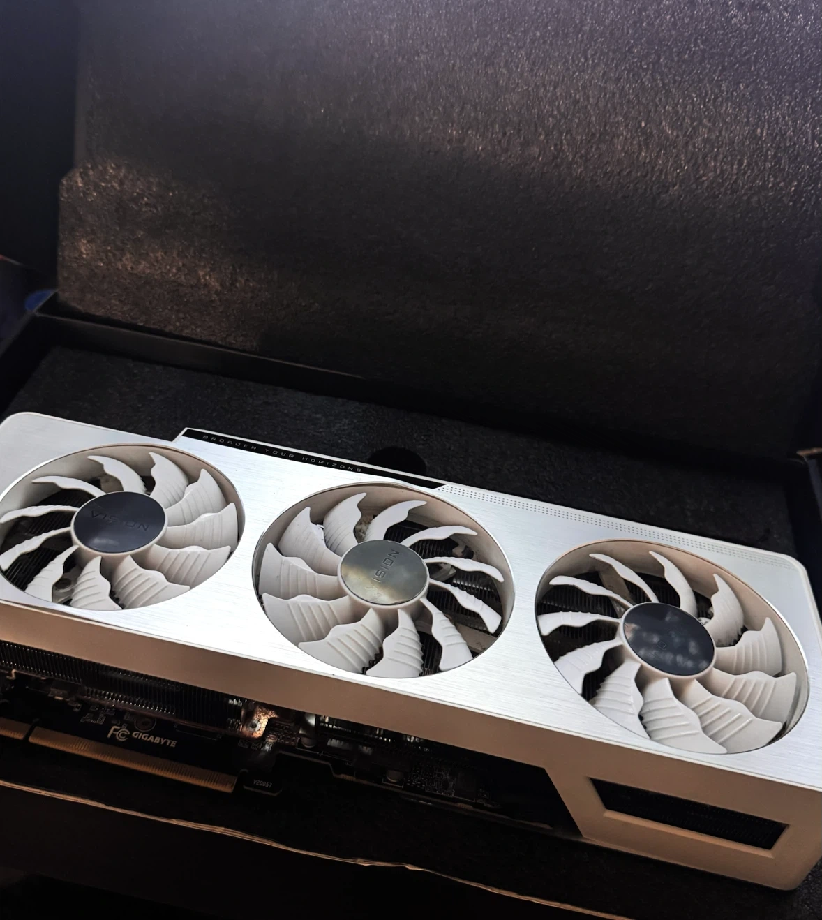 기가바이트 RTX 3080 VISION OC 10GB 화이트